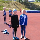 Anni ja Ester T13-sarjan korkeushypyssä. Molemmille tuli omat ennätykset