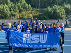 HSU:n joukkue ennen kisapäivän alkua avausseremoniassa