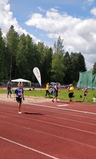 P15 Taneli Hyvärinen juoksi ensimmäisen 300m kilpailunsa 43,52. 
