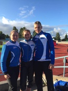 Nelli Talvitie (vas), Vilma Rönkä ja Jermu Tarkiainen ovat vauhdissa Espoossa 16-17v SM-kisoissa. 