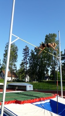 Saga Andersson vastasi myös tämän vuoden kisojen kovimmista suorituksista hyppäämällä tuloksen 418cm