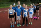 Kuvassa vasemmalta Sissi, Lotta, Aleksis, Olavi, Eeli ja Rasmus. Takana Emilia.
Kuva: Antti Halonen