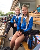 Pihla Poikolainen (edessä) ja Saara Rantanen esittivät hyviä suorituksia Turun tilastopajacupissa