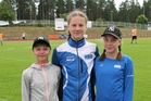 yhteiskuvassa vasemmalta Aino, Emilia ja Adalia. Kuva: Antti Halonen