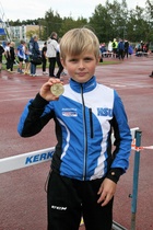 Anton Sokoff toi HSU:n kolmannen kultamitalin voittamalla P9-sarjan 4-ottelun pistein 830. Etenkin keihäs ja 1000m suoriutuivat sarjan lajivoittojen arvoisesti. Kuva: Antti Halonen.