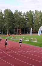 Emilia Rouvinen T15 4x100m viestin ankkurina