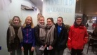 Annika, Emma, Noora, Moona, Laila ja Juho innokkaina aloittamassa leiriä.