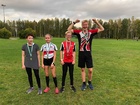 Yläasteiden sarjassa juoksivat Marusa Hupli (vas.), Piia Romppainen sekä Santeri ja Rasmus Ahoniemi