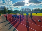 8-11v aloittelemassa kolmiloikkakisaa
