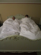 Joukkuehenkeä haettiin jo majoituksessa.
Pojat "pääsivät" prinsessapetiin:)