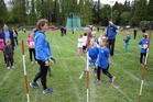 Valmentaja Elina antaa viimeiset ohjeet