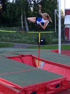 Emman taidonnäytettä seiväshypyssä!