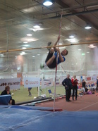 Jani seiväs käsissään tokaa kertaa ikinä ja korkealta meni!