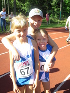 Ruth ja Iisa Eeliksen kainalossa:)