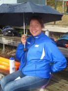 HSU-fani, tunnollisesti katsomossa, varusteet kunnossa!