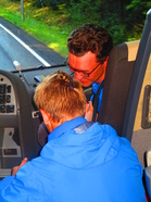 Aleksin tsempparilaulu HSU:laisille:)
"Selkääni käännä mä en
 onnestani taistelen enkä pelkää
 toisista huolehtien
 kestämme paineet..."