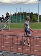 M 3-loikka Aaro Davidila ja taustalla valmentaja Mikael Inkeroinen