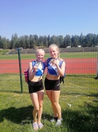 Anni Huttunen ja Elsa Pinola loikkasivat 3-loikassa 14v SM-rajan. Elsa ylsi kultamitalille (10,37) ja Anni hopealle (10,06).