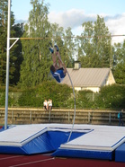 Marcus ennätyskorkeuksissa. Ennätys parani 35cm, nyt se kirjataan numeroin 4.25