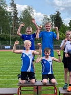 P11v 4x600m joukkue. Takana Werneri Wallenius ja Iivo Moisander, edessä Anton Löfgren ja Akseli Viero