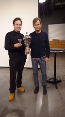 Aikuisurheilijoiden tsemppari Heikki Mustakallio sekä vuoden aikuisurheilija Tapio Hakakari