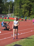 Tanja valmistautumassa ennätyshyppyyn