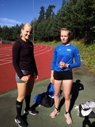 T15- sarjassa Moona Virtanen hyppäsi hopealle sekä kolmiloikassa (9,50m) että korkeushypyssä (1,40m). Isla Sokoff hyppäsi seiväshypyssä hopealle (2,90m), kultaa korkeushypyssä (140cm) ja pronssia pituudessa (4,68m).