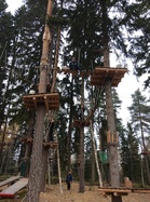 Henna, Olli ja Riku kiipeilemässä