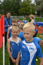 Pojat päättäväisenä ennen sukkulaviestin alkua.