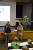 HSUn Nuorisopäällikkö Yvonn Lindholm esittäytyi.