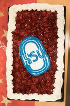 Virallisen osuuden ja joulupukin käynnin jälkeen päättäjäiset jatkuivat kakkukahveilla

Kuva: Hanna Tarkiainen