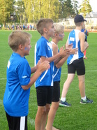 Pojat kannustamassa muita HSU:laisia.