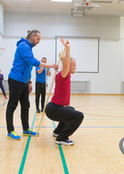 Myös urheilukoordinaattori Jyrki pääsi toimimaan liikemallina.