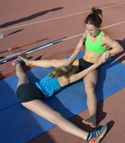 Tytöt venyttelee...