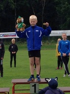 Miko kolmesti korkeimmalla korokkeella