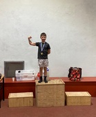 P9 sarjan voittaja Alpo Pasma tuulettaa voittoaan hauisposeerauksella