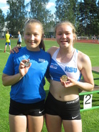 Syytä hymyyn:) Milla ja Nelli pm-mitalistit keihäänheitossa.