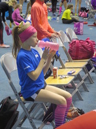 Inkamari odottaa hyppyvuoroa korkeuskisassa.