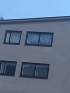 HSU:n lippu majapaikan ikkunassa!