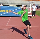 Juho keihäänheitossa.