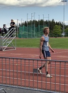 M 3-loikka Aaro Davidila ja taustalla valmentaja Mikael Inkeroinen