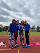 Tytöt 9 sarjan kvartetti onnistuneen ottelupäivän jälkeen.