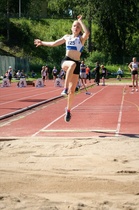 Emma Rovasalo urakoi Vihdissä viisi lajia T14-sarjassa (100m, 80m aj, seiväs, pituus, keihäs)