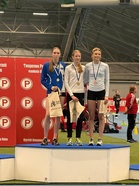 Senni Koski N17 800m palkintojenjaossa