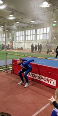 Ester Solismaan vauhditon korkeushyppy ylsi 102cm korkeuteen