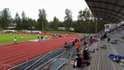 300m:n juoksijat kannustetaan maaliin