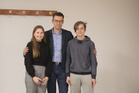 HSUn vuoden ohjaajat ja valmentaja yhteiskuvassa (vas. Elina Sokka, Johannes Tarkiainen ja Nelli Talvitietä tuurannut Justus Talvitie)

Kuva: Hanna Tarkiainen
