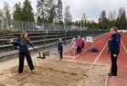 Senni ja Ansa vetämässä pituushyppyä