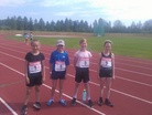 HSUn kakkosjoukkue Elsa, Nelia, Jonna ja Eva-Greta 4x60m aidoissa valmistautuu suoritukseen.