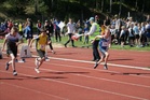 P11-sarjan Eeli Rovasalo vauhdissa ottelunsa 60m:llä
